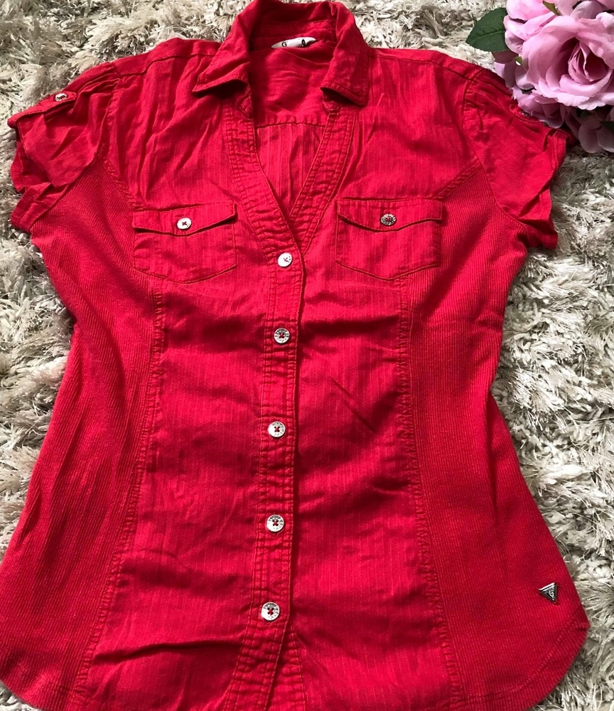 Red button T-shirt Guess